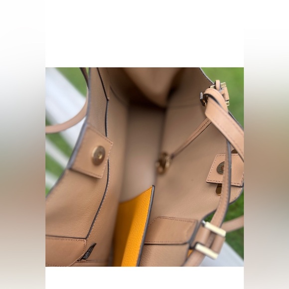 Authentic Michael KORS Charlotte Medium Saffiano Leather 2-in-1 Tote Bag - Picture 2 of 8